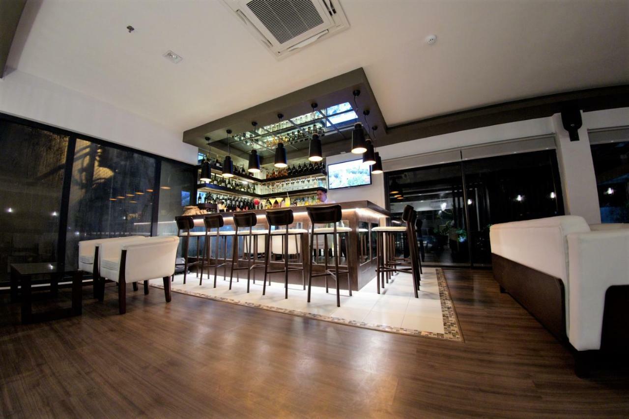 באקולוד The Upperroom @ Real Suites מראה חיצוני תמונה